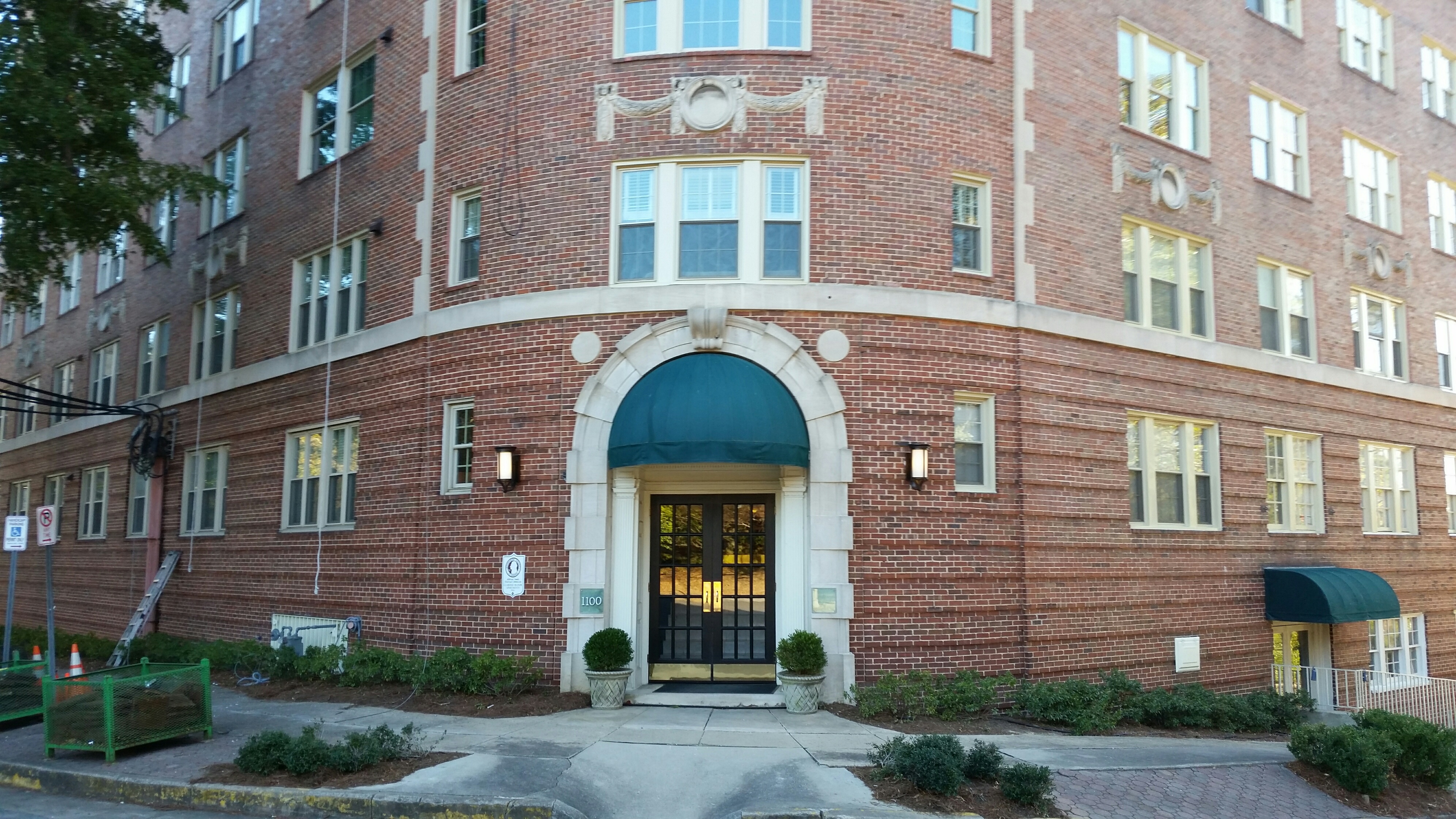 Claridge
              Condominiums